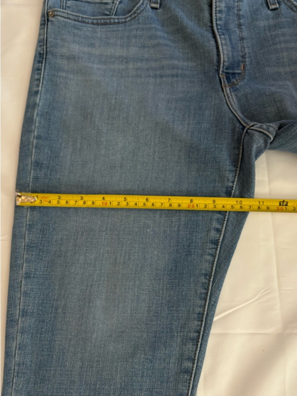 LEVI’S 🇺🇸 311SHAPING SKNY CAPRI Womens W32 MR Jeans Soft Relaxed Feel Light Wash - Picture 15 of 16